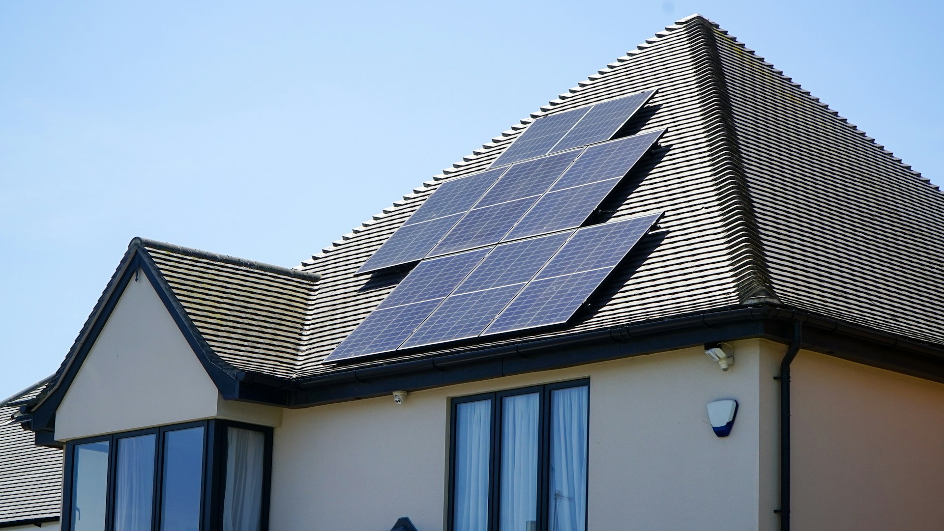 Debunking Top Off-Grid Solar Battery Myths for Homeowners in North Coast NSW