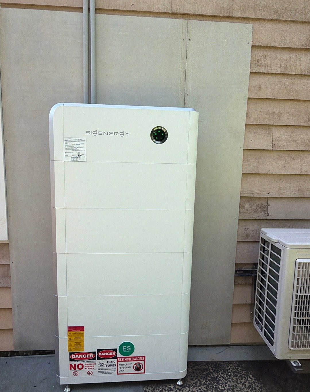 Sigenergy SigenStor 40 kWh battery with five modules against a cement-board fire barrier on a timber-clad home in the Alstonville area, installed by Sun Connect Solar