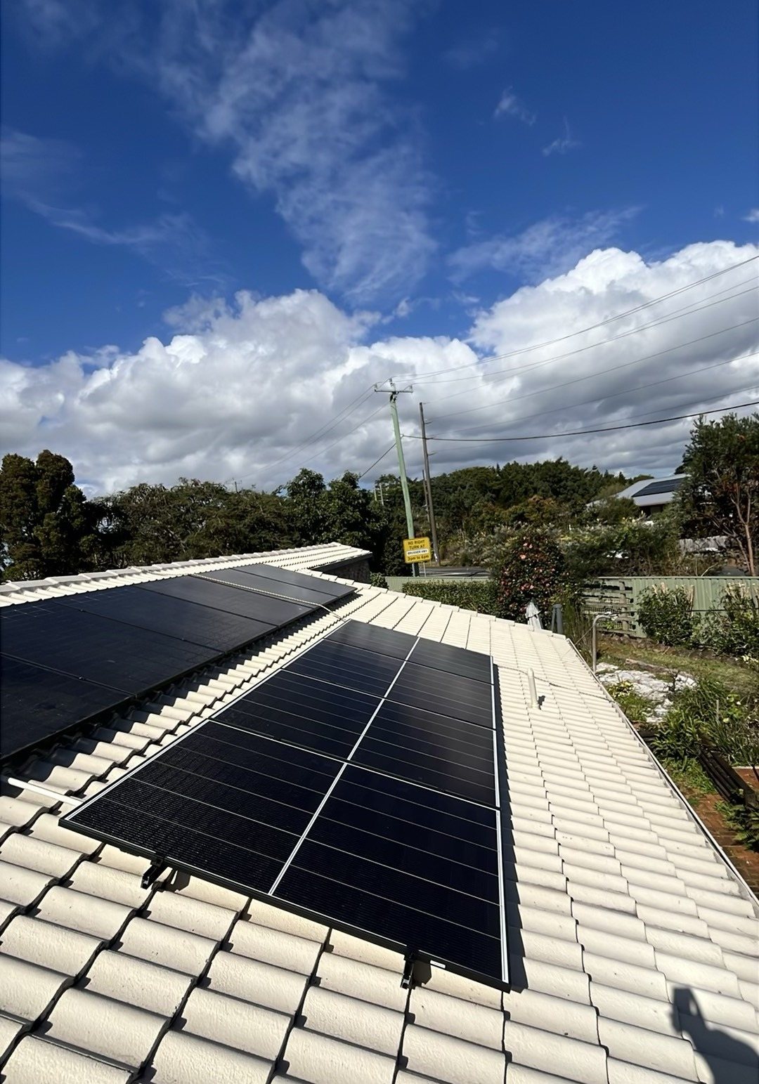 Jinko solar panels on a cream tile roof on the Alstonville plateau Jinko solar panels on a cream tile roof on the Alstonville plateau, installed by Sun Connect Solar