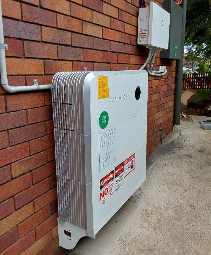 Sigenergy home battery system Sigenergy home battery system, 16 kWh, against a brick wall beside the side path of an Alstonville home, installed by Sun Connect Solar