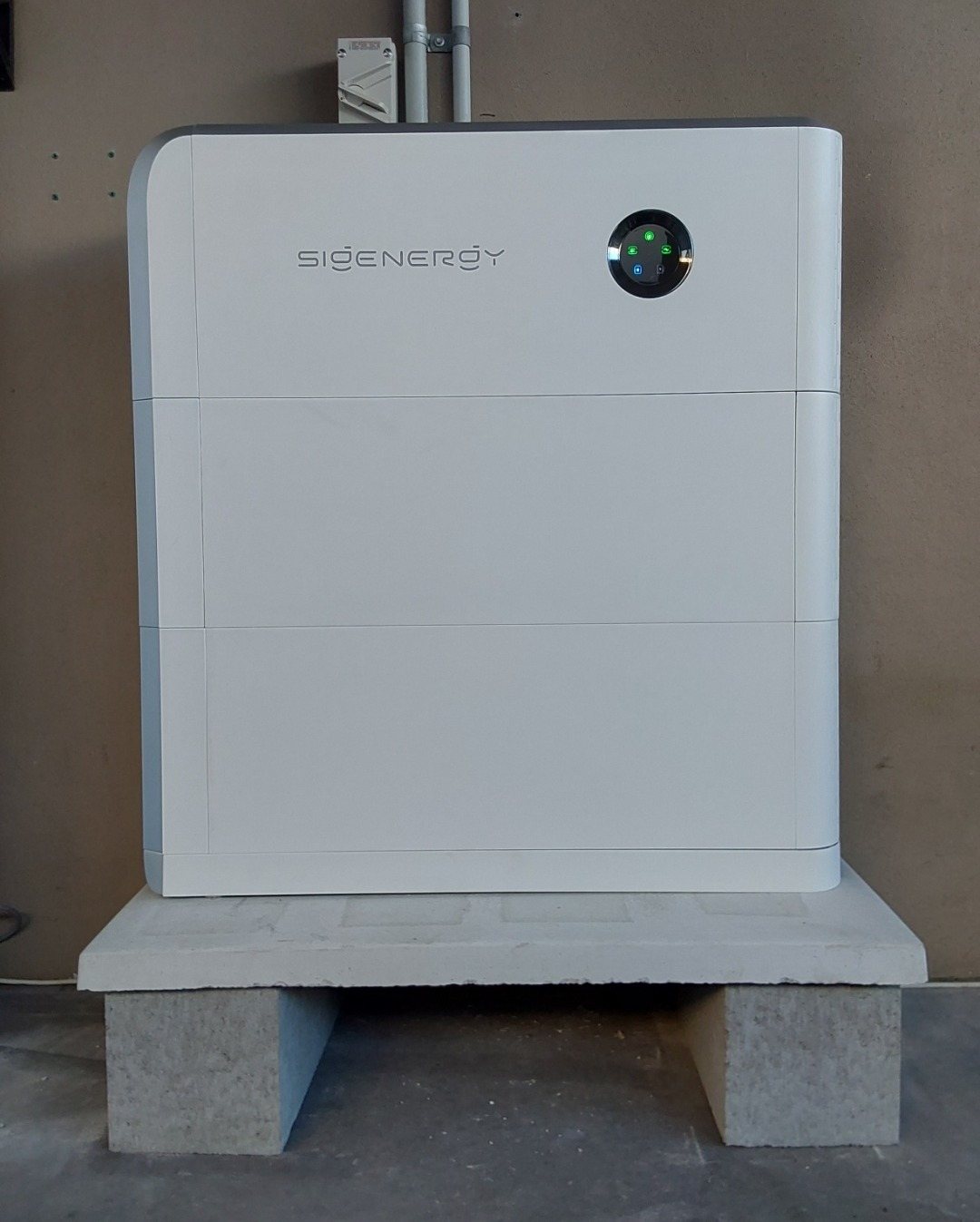 Sigenergy SigenStor 16 kWh battery with two modules standing on a raised concrete plinth in Ballina, installed by Sun Connect Solar