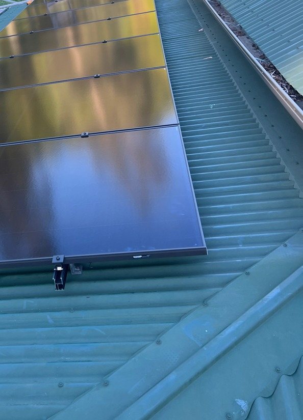 All-black AIKO solar panels on a green corrugated roof at Corndale All-black AIKO solar panels on a green corrugated roof at Corndale, part of a 32 kWh Sigenergy battery install by Sun Connect Solar