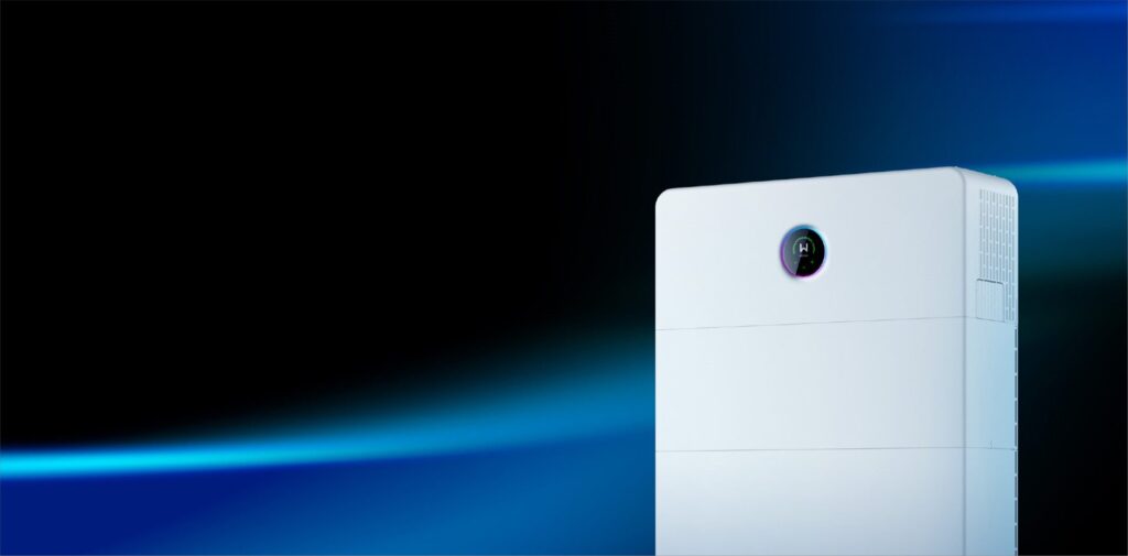 Close-up of the GoodWe ESA all-in-one home battery with its status display (GoodWe product image)