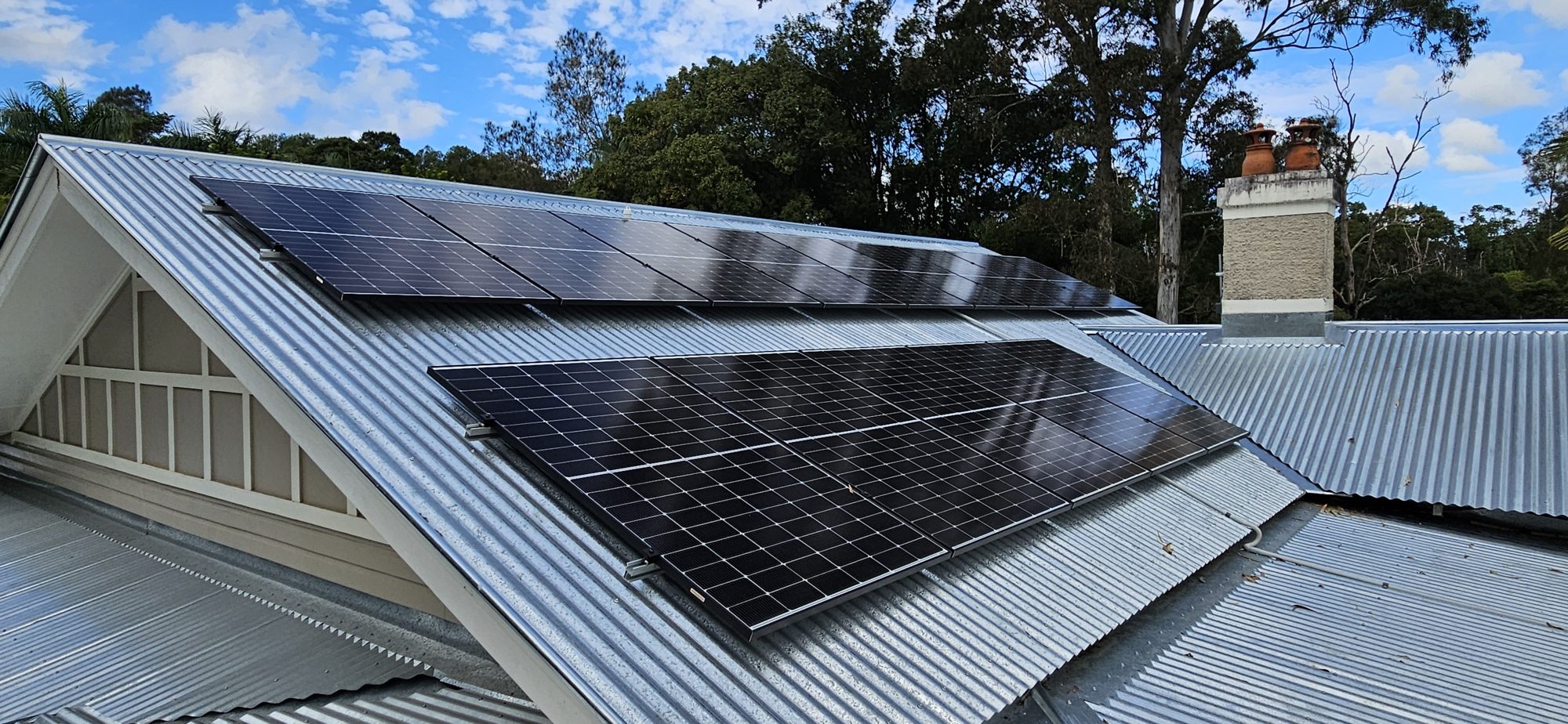 Home solar panels on a tin roof in the Northern Rivers NSW, installed by Sun Connect Solar electricians