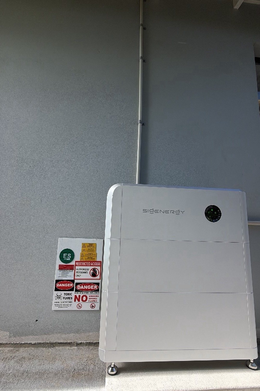 Sigenergy SigenStor 18 kWh battery with two modules against a grey rendered wall in Lennox Head Sigenergy SigenStor 18 kWh battery with two modules against a grey rendered wall in Lennox Head, installed by Sun Connect Solar