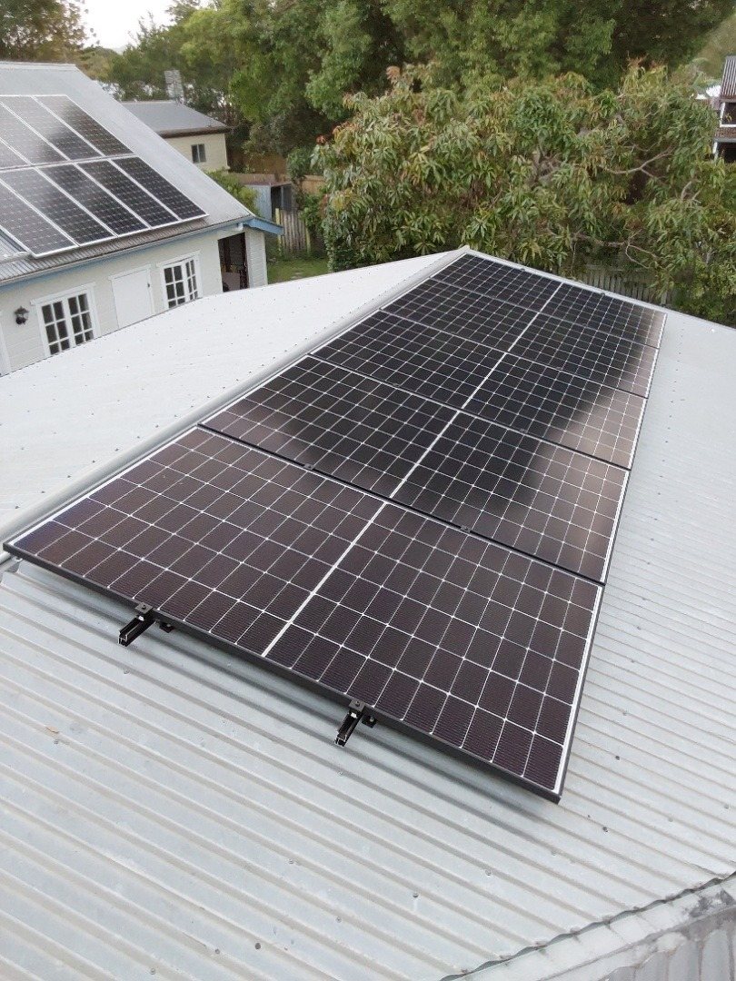 Jinko solar panels on a grey metal roof of a cottage near the centre of Mullumbimby Jinko solar panels on a grey metal roof of a cottage near the centre of Mullumbimby, installed by Sun Connect Solar