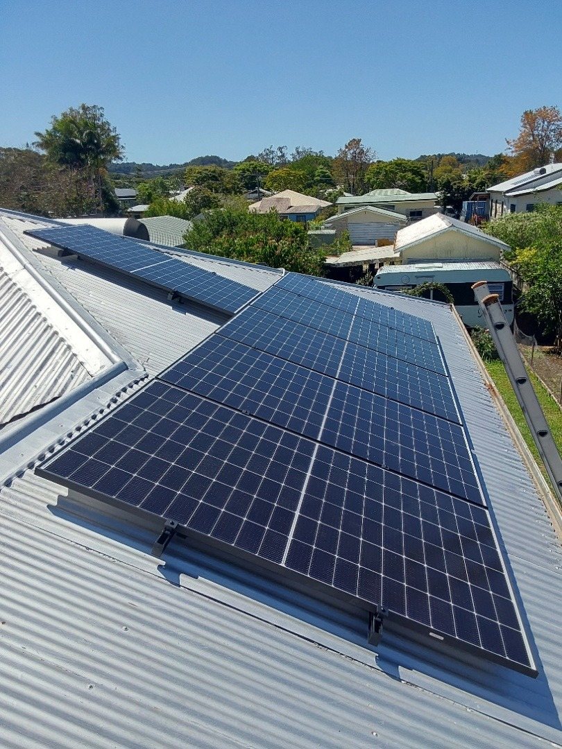 Jinko solar panels on a metal roof looking across Mullumbimby to the hills Jinko solar panels on a metal roof looking across Mullumbimby to the hills, installed by Sun Connect Solar