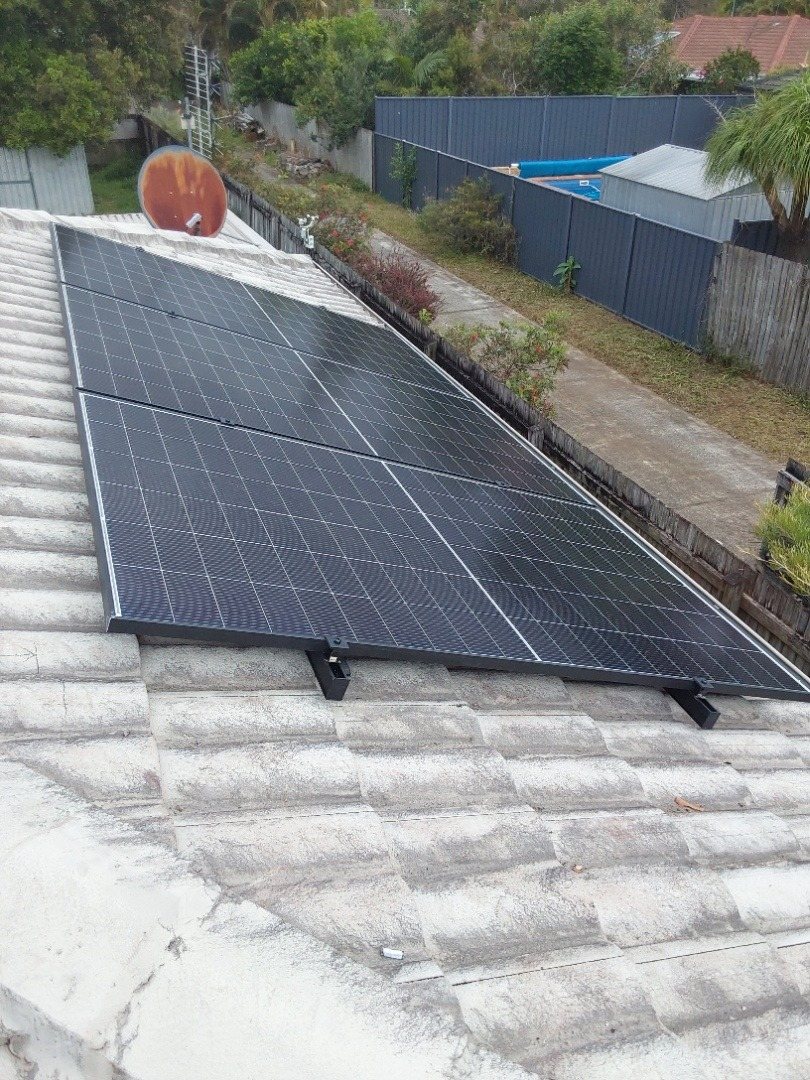 Jinko Tiger Neo solar panels on a white tile roof above a Mullumbimby street Jinko Tiger Neo solar panels on a white tile roof above a Mullumbimby street, part of a 10.45 kW install by Sun Connect Solar
