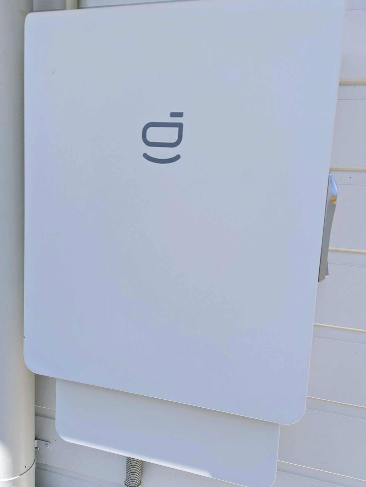 Sigenergy Gateway fitted on an outside wall to give home battery backup, Mullumbimby install by Sun Connect Solar