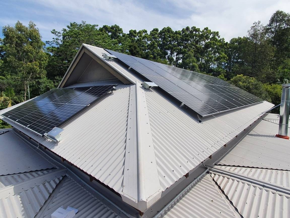 Solar panels on both sides of a corrugated iron roof, residential solar by Sun Connect Solar in the Northern Rivers NSW