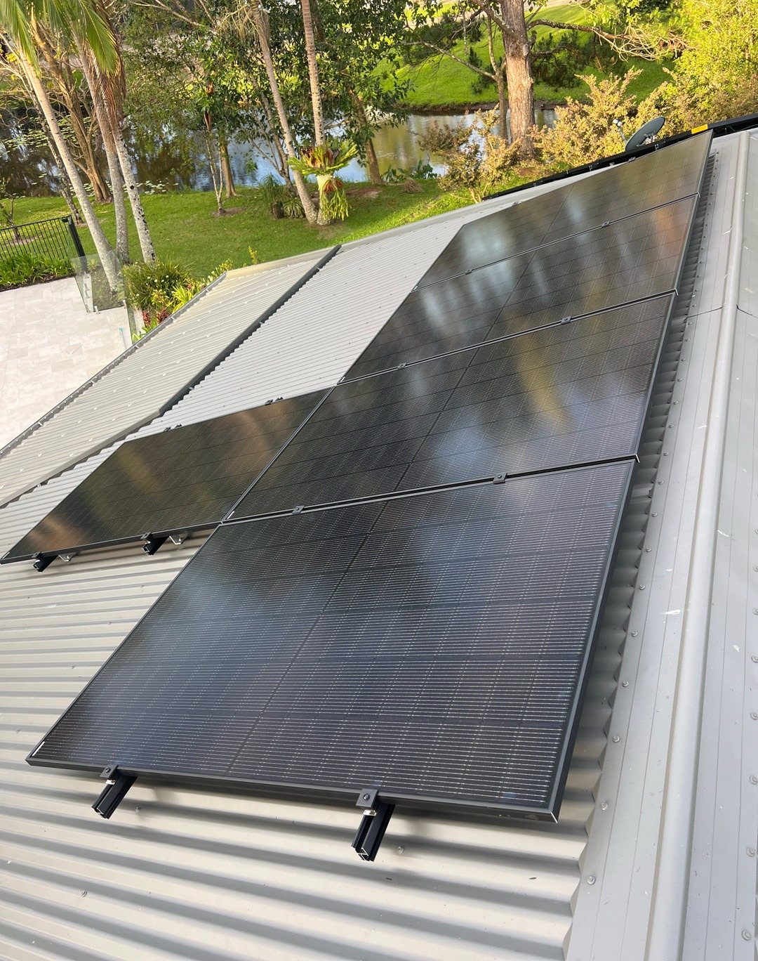 All-black Jinko solar panels on a light grey corrugated roof in the Tweed Valley near Murwillumbah All-black Jinko solar panels on a light grey corrugated roof in the Tweed Valley near Murwillumbah, part of a 6.6 kW solar and 16 kWh Sigenergy battery install by Sun Connect Solar