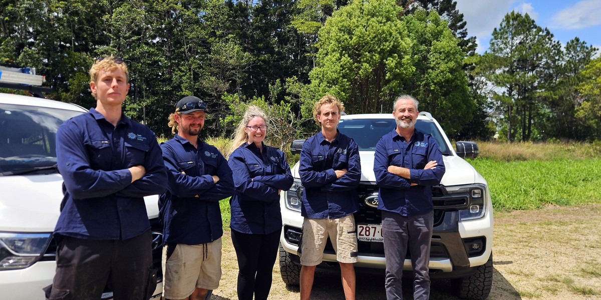 Sun Connect Solar's in-house install team with the vans that load at our Wilsons Creek workshop near Mullumbimby